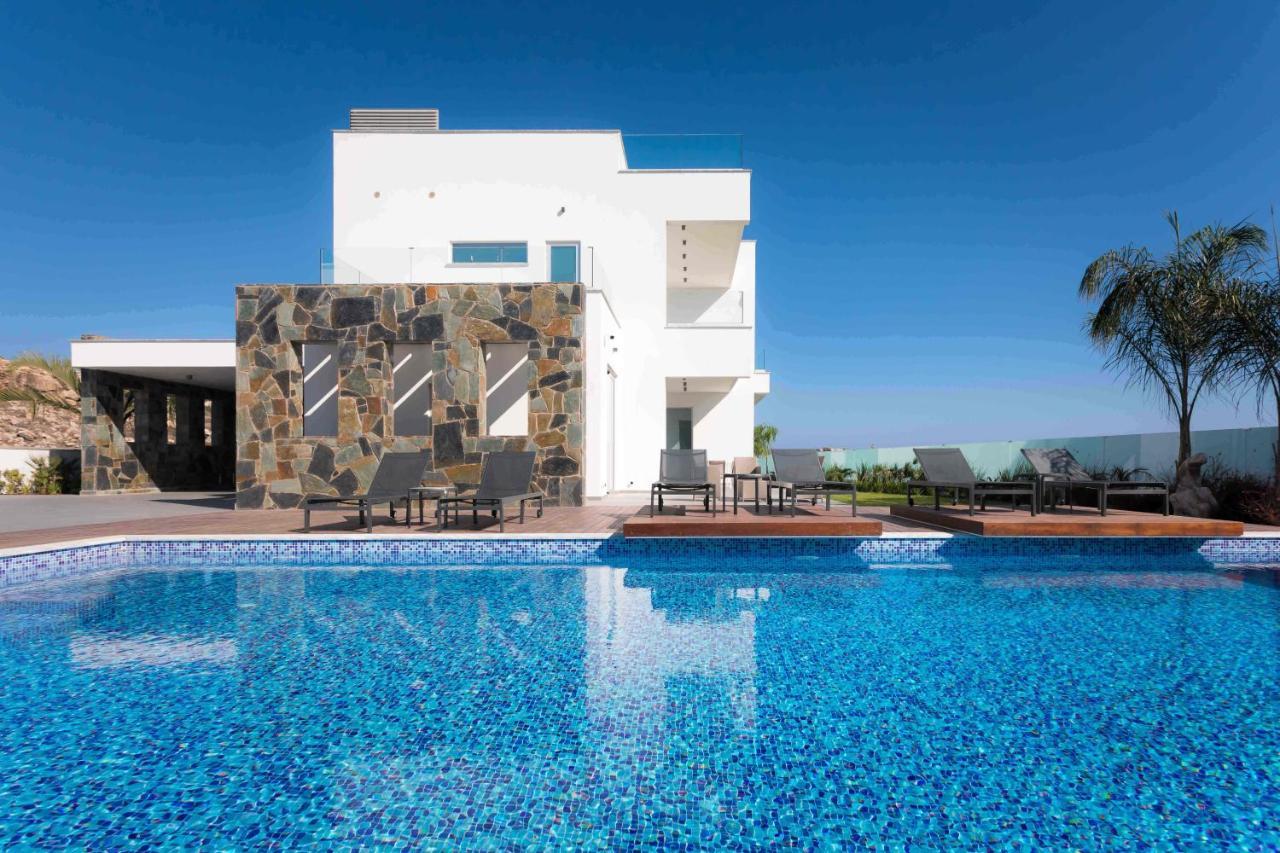 Sea Pearl Beachfront Villas - Breeze Айя Напа Екстериор снимка