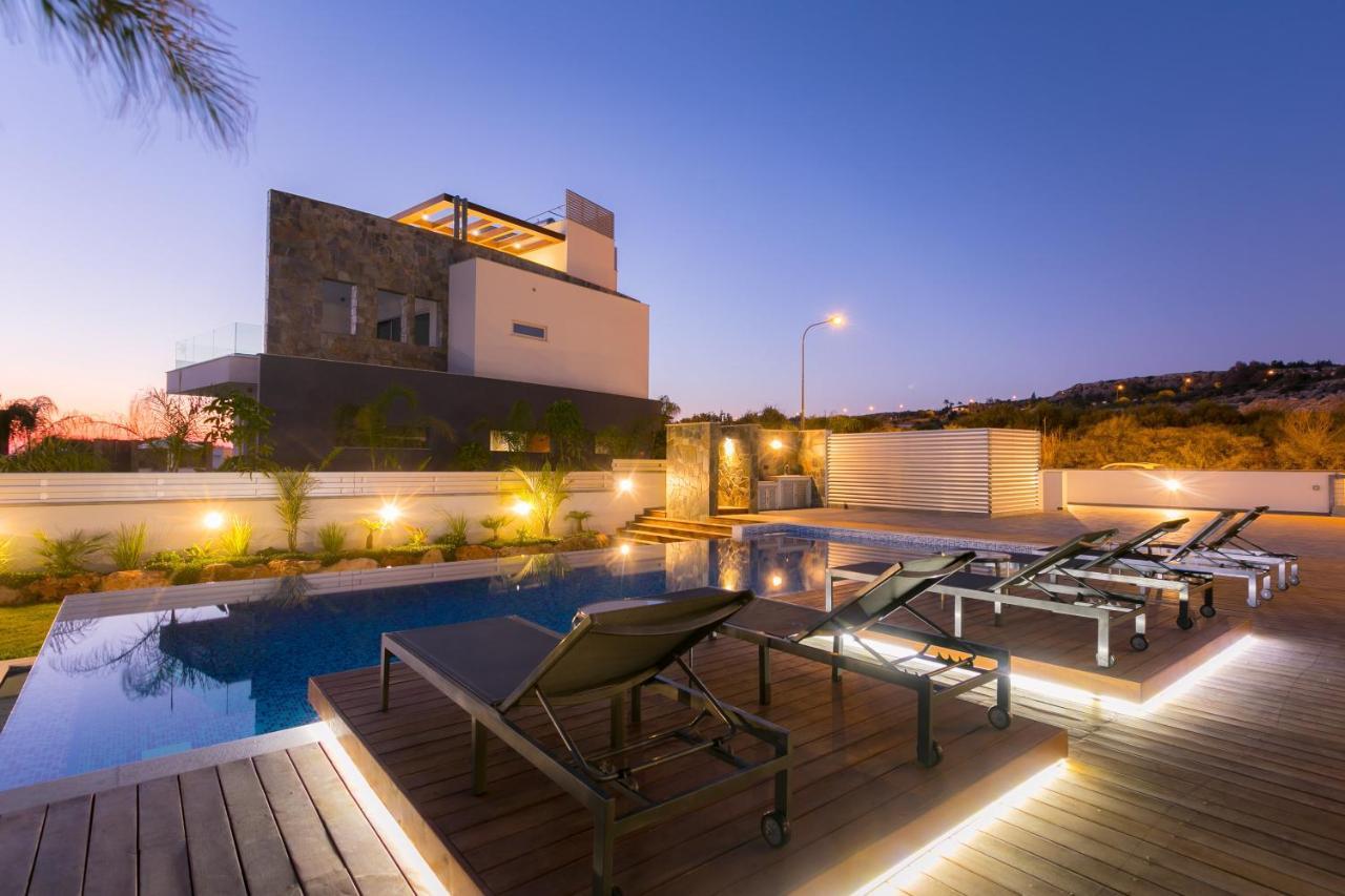 Sea Pearl Beachfront Villas - Breeze Айя Напа Екстериор снимка