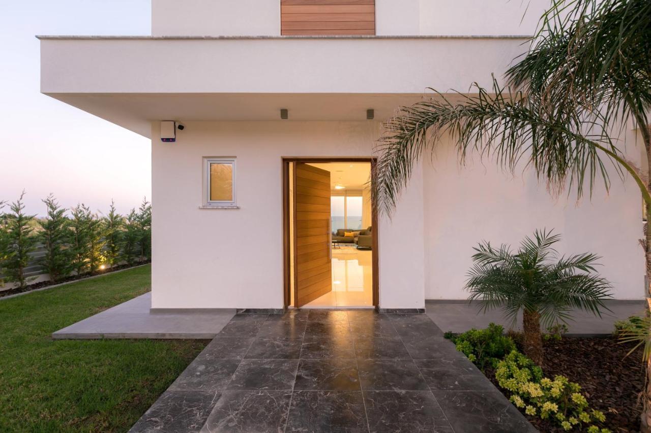 Sea Pearl Beachfront Villas - Breeze Айя Напа Екстериор снимка