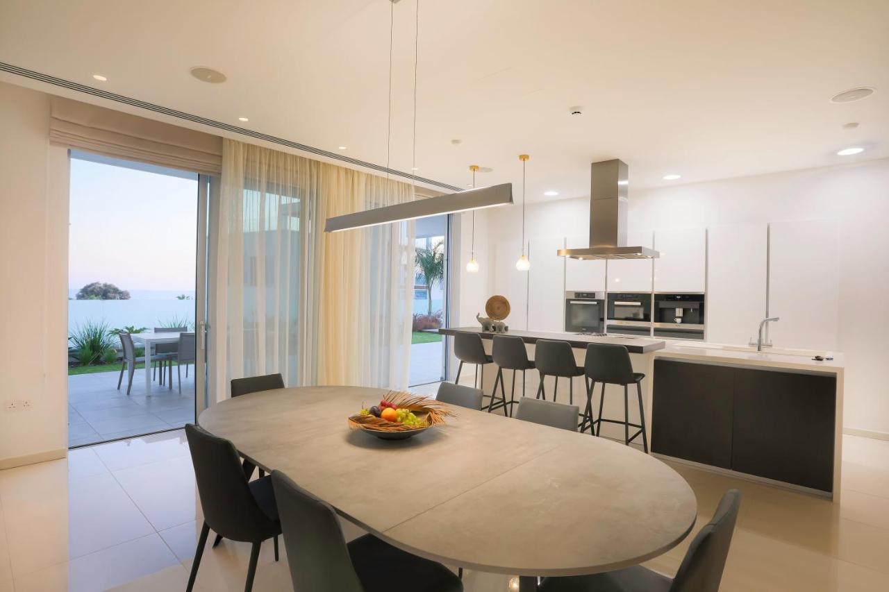 Sea Pearl Beachfront Villas - Breeze Айя Напа Екстериор снимка