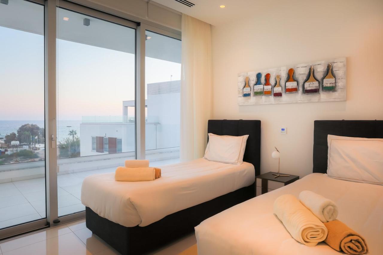 Sea Pearl Beachfront Villas - Breeze Айя Напа Екстериор снимка