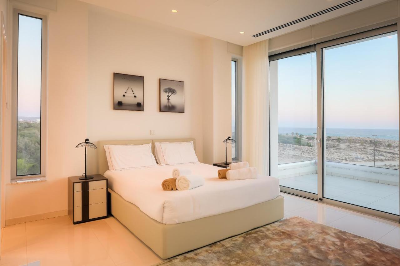 Sea Pearl Beachfront Villas - Breeze Айя Напа Екстериор снимка