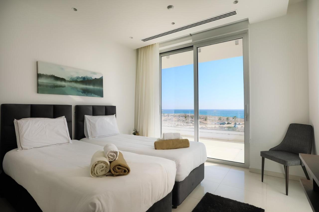 Sea Pearl Beachfront Villas - Breeze Айя Напа Екстериор снимка