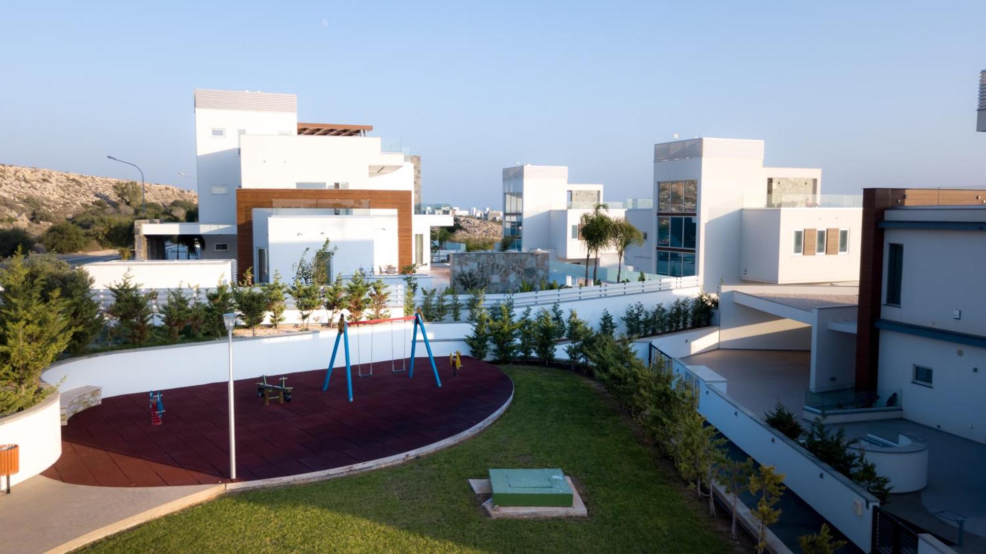Sea Pearl Beachfront Villas - Breeze Айя Напа Екстериор снимка