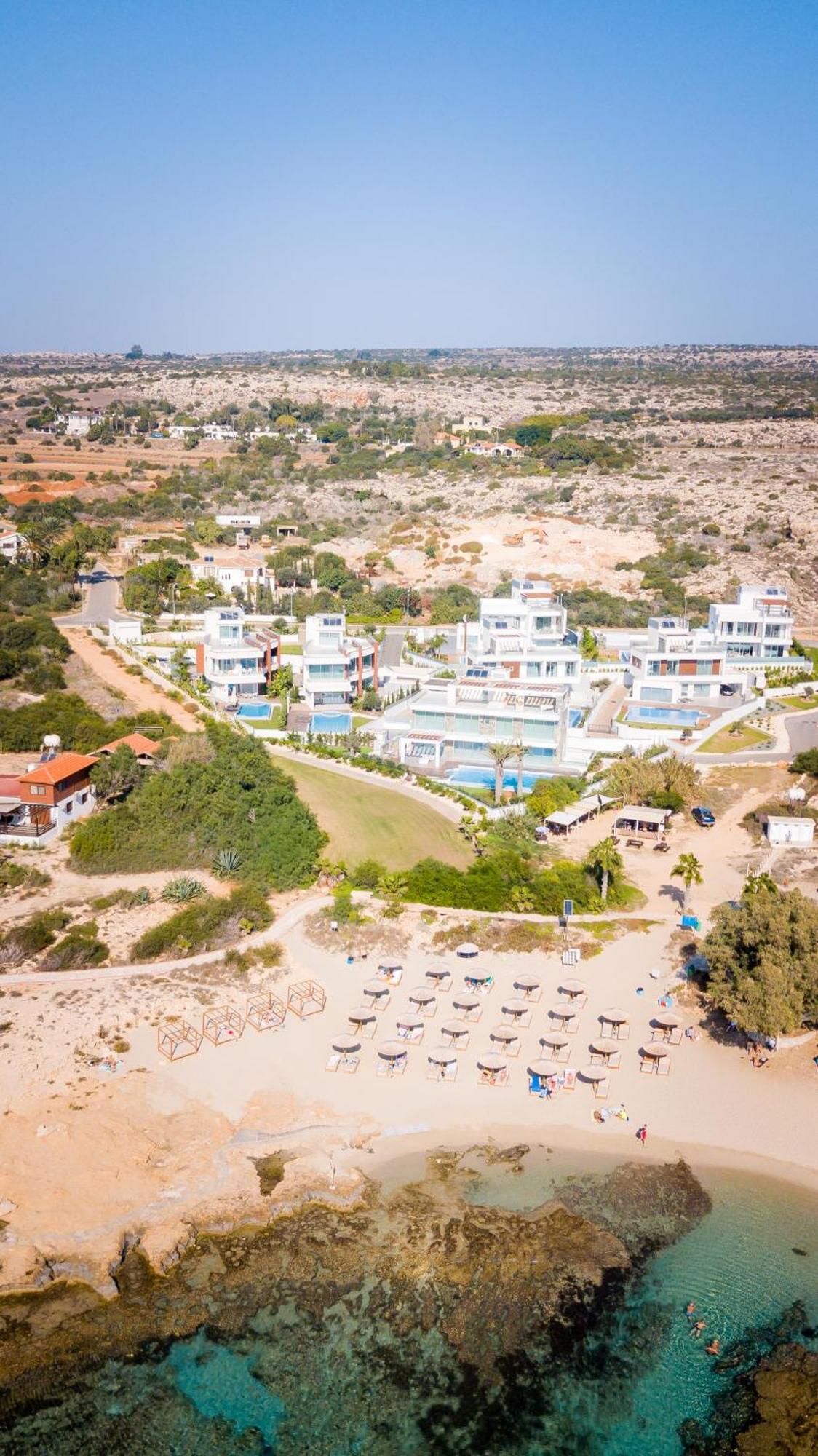 Sea Pearl Beachfront Villas - Breeze Айя Напа Екстериор снимка