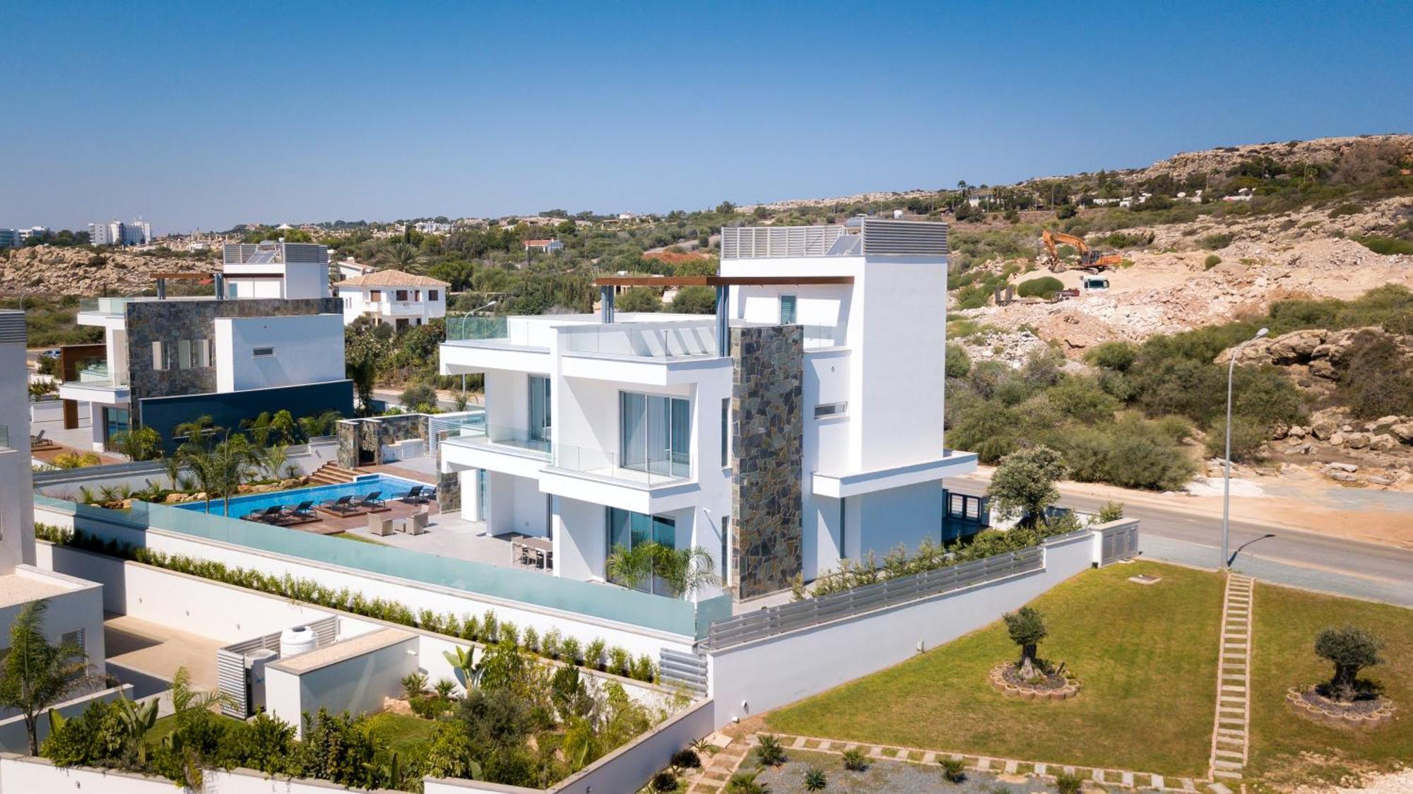 Sea Pearl Beachfront Villas - Breeze Айя Напа Екстериор снимка
